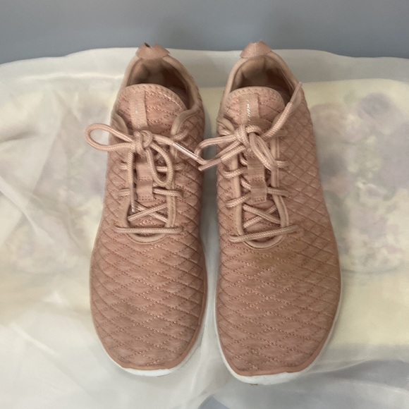 Skechers dual-lite shoes. Quilted Pink, size: 7 - Picture 2 of 9